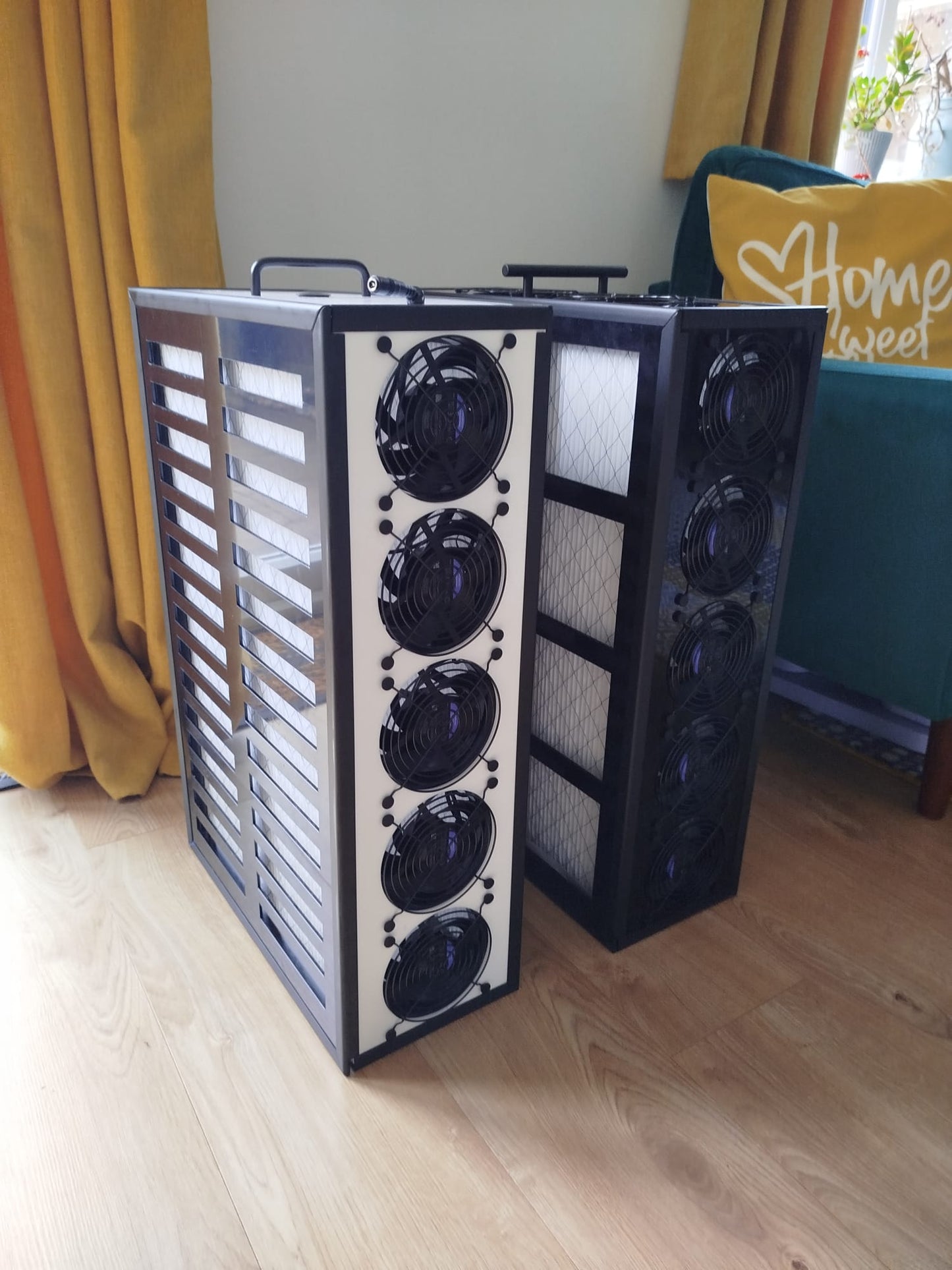 Luggable Ultra XL Blanc and Obsidian air purifiers in home