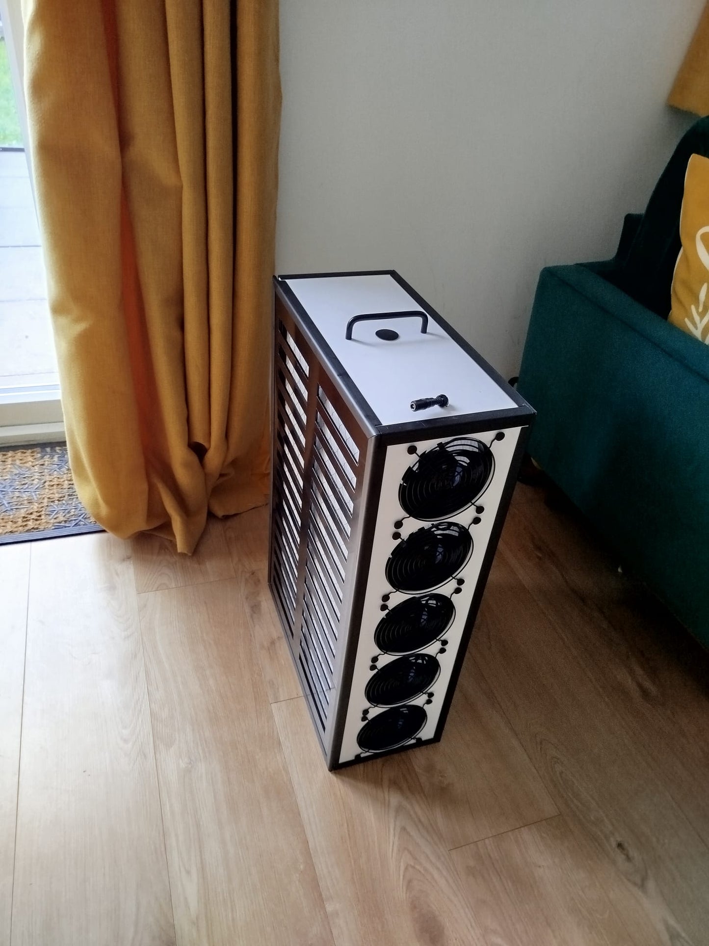 Luggable Ultra XL Blanc air purifier in UK living room