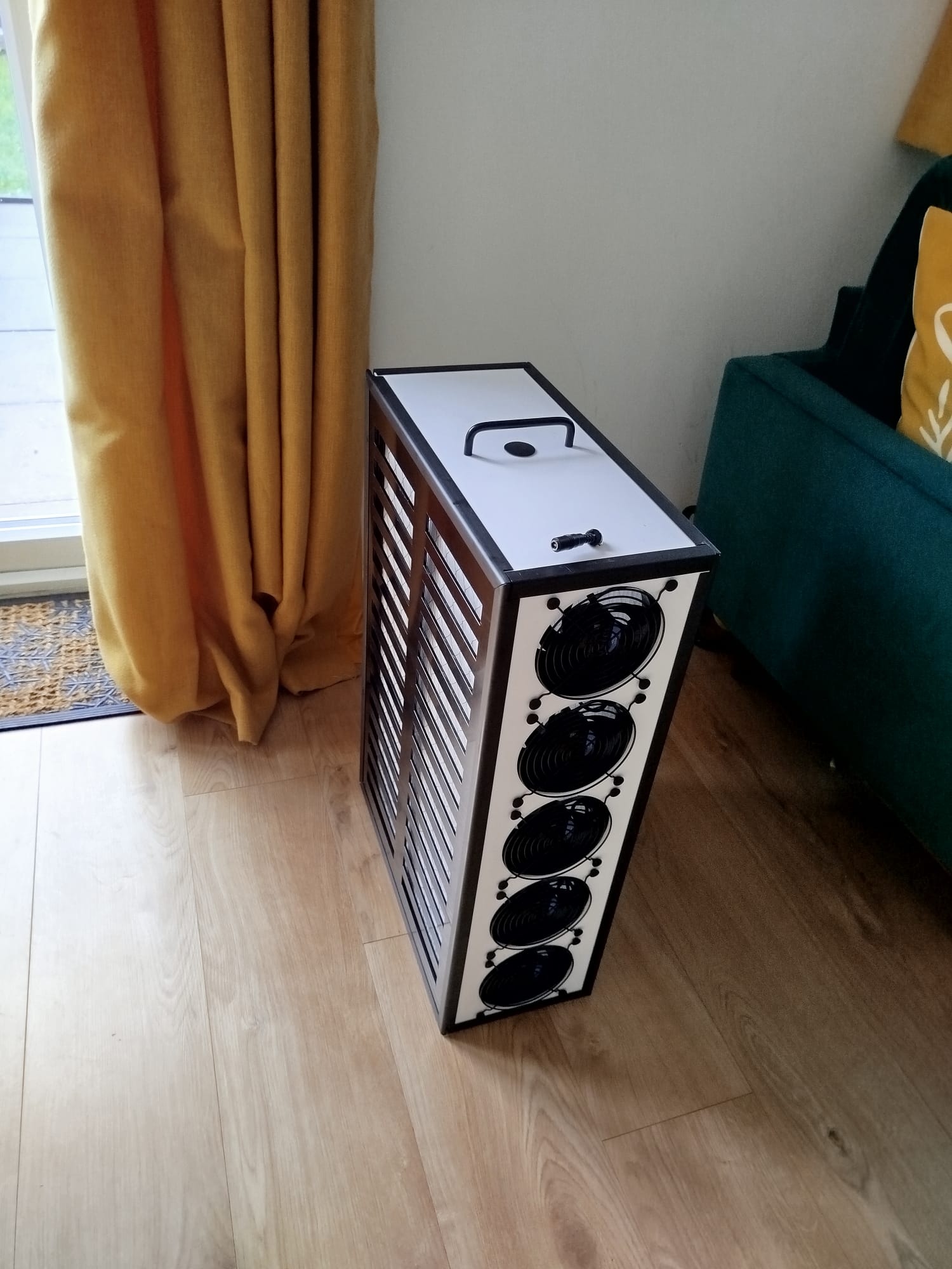 Luggable Ultra XL Blanc air purifier in UK living room